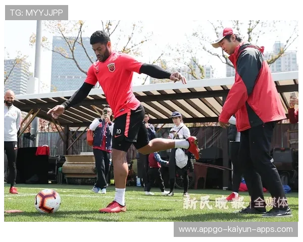 球迷为伤员募捐 社区关怀温暖人心,捐球场怎么玩